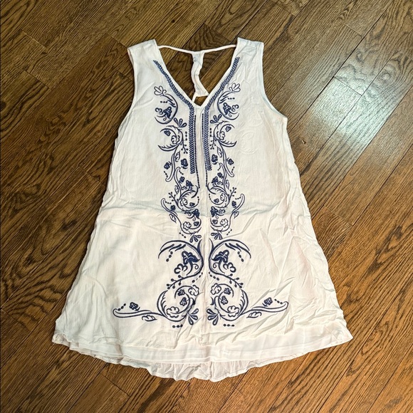 Design Lab Lord & Taylor Dresses & Skirts - *Last Chance Price* Lord & Taylor DesignLab Fully Lined Embroidered Sun Dress